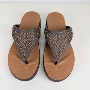 Crocs Womens Monterey Diamante Brown Embellished Wedge Flip Flop Sandals W 10